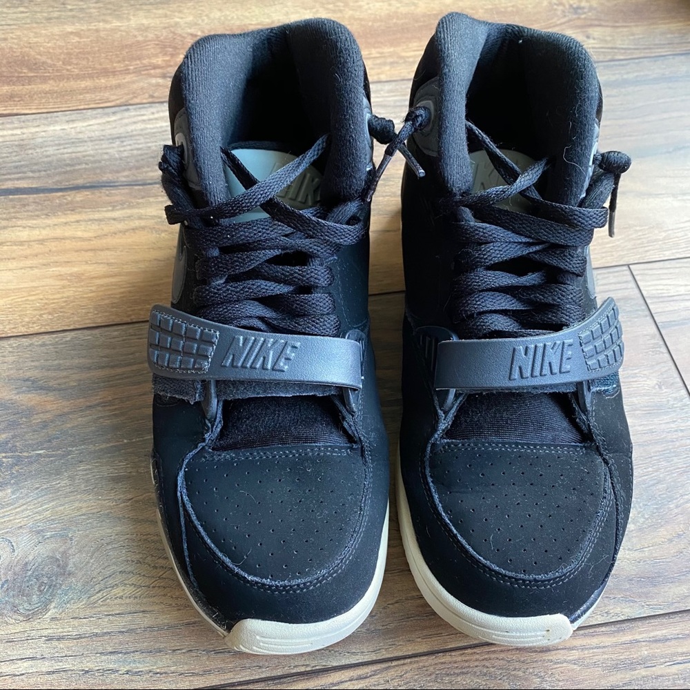 {preloved} Men’s Black Nike High Top Sneakers